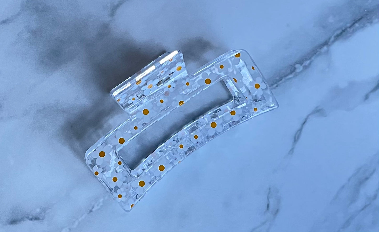 transparent white daisy claw clip